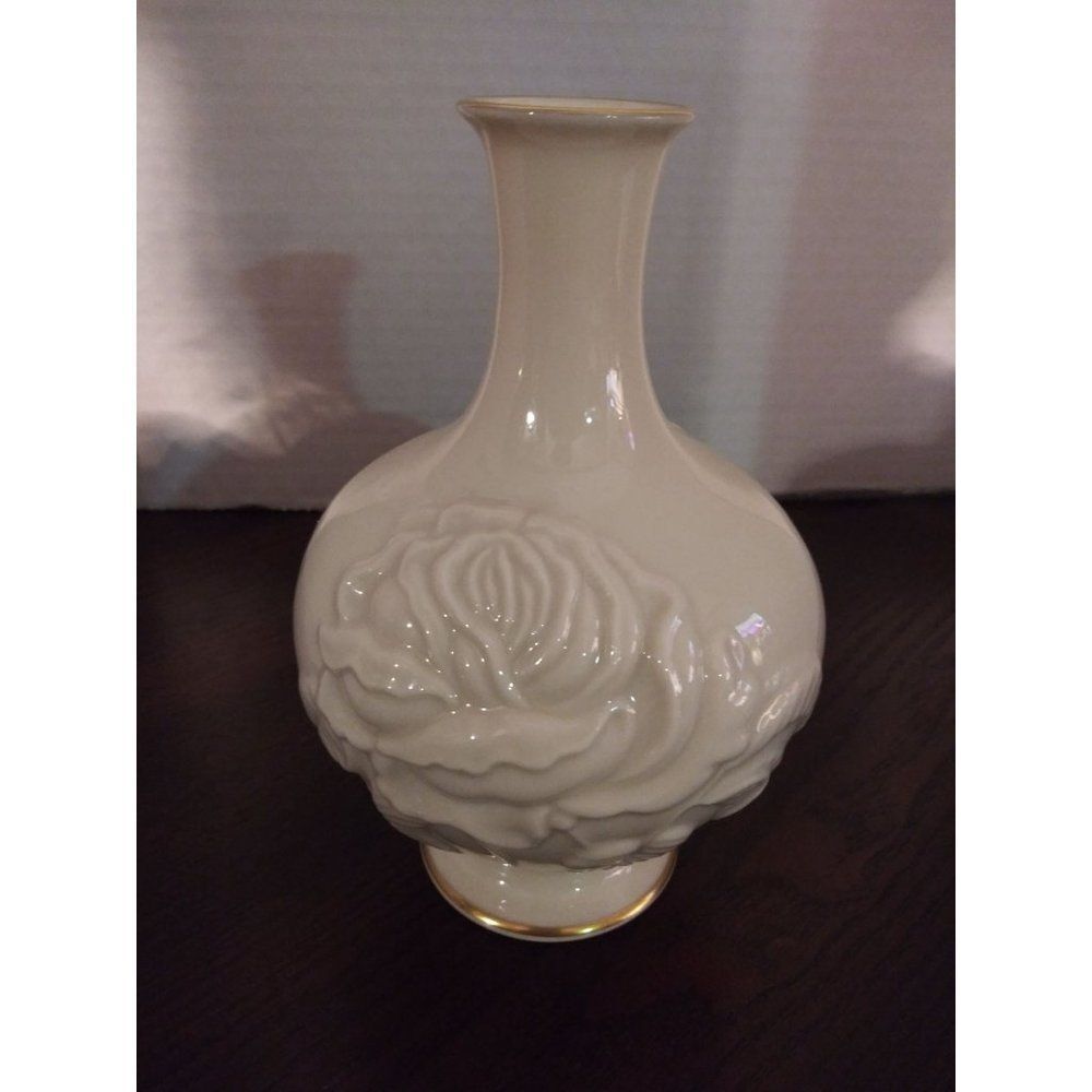 Vintage Lenox USA Woodland Vase 7 1/2" Cream Embossed Off White Gorgeous
